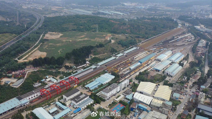 渝昆高铁全线长钢轨焊接已完成，将全面进入铺轨阶段
